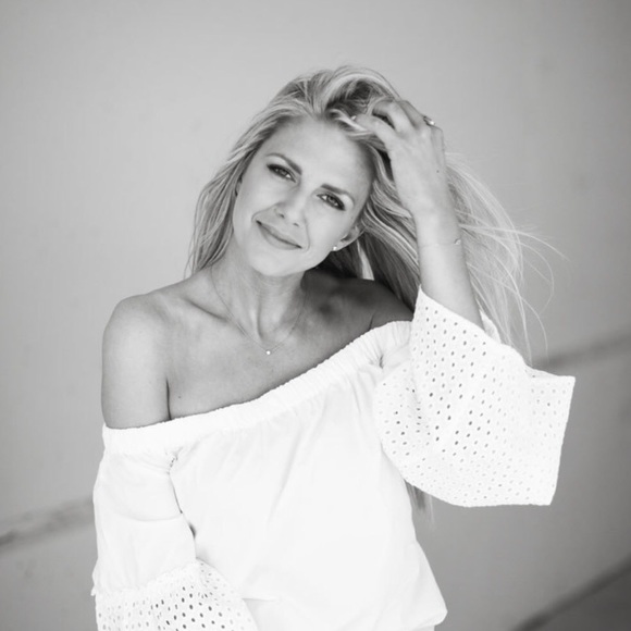 Hi! I’m Ash. - Picture 1 of 2